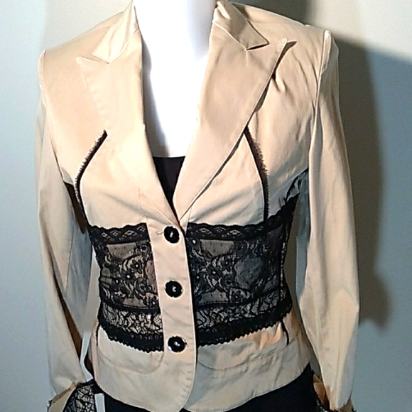 Beautiful Blazer Grazie Made in Italy. Beige with Lace on bodice and cuffs. - Picture 2 of 10